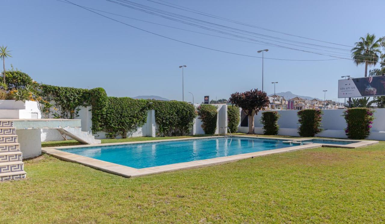 Casa Con Jardin Junto A La Playa Apartment Estepona Bagian luar foto